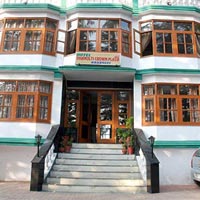 Budget hotel in Dhanaulti Tour