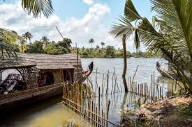 Kerala Backwaters Tour with Temples of South India (enjoy the Kerala Houseboats) Tour