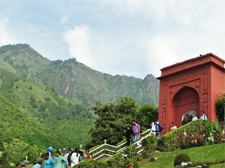 A Pampering Getaway to Vivanta By Taj, Srinagar Tour