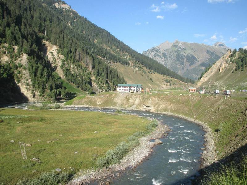 Kashmir Tour 6 Nights - 7 Days Package