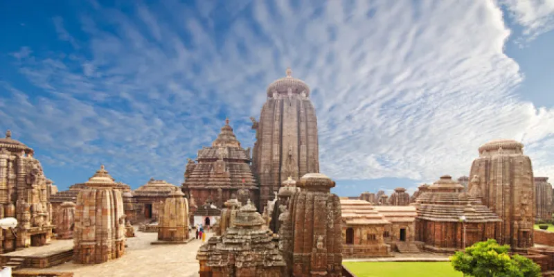 HYDERABAD- RAMOJI FILM CITY- SRISAILAM- KURAVPUR- PITHAPUR- KONARK- PURI- BHUBANESHWAR 11 DAYS