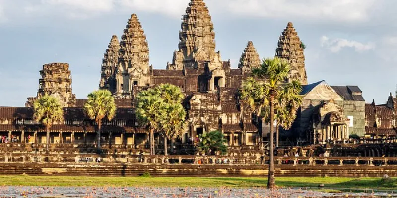 Explore The World 6 Nights - 7 Days Tour Package