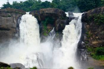 5 Days Athirapally - Munnar - Thekkady Tour