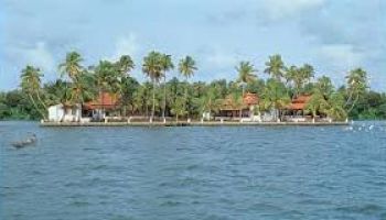 Kumarakom Backwaters & Alleppey Houseboat Tour Package 
