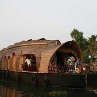 Munnar - Thekkady - Alappuzha Tour