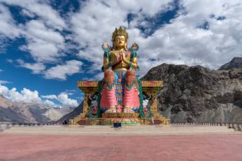 Srinagar - Sonmarg - Kargil-leh 7 N/8 D