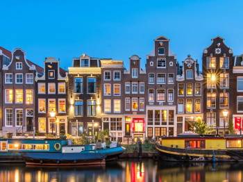Europe Backpackers Budget Tour – Budapest, Paris, Prague, Vienna, Amsterdam