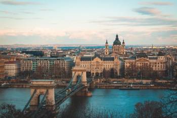 Europe Backpackers Budget Tour – Budapest, Paris, Prague, Vienna, Amsterdam
