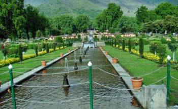 Exotic Kashmir (2N Srinagar -1N Gulmarg -1N Pahalgam -1N Houseboat