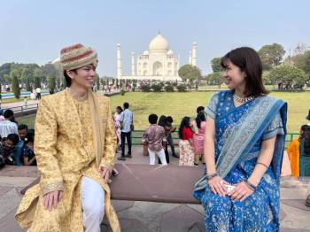 Private - Agra Day Trip from Delhi: Taj Mahal, Agra Fort Dine and Shop