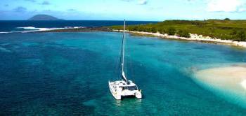 Catamaran Adventure to Îlot Gabriel, Flat Island & Coin De Mire: Lunch & Transfer Tour