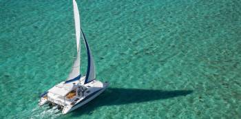 Catamaran Experience to Ile aux Cerfs: including Parasailing, Lunch, GRSE & Transfer Tour