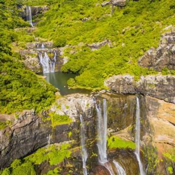 Hiking Trip Full-day: the Magnificent 7 Waterfalls Sept Cascades, Tamarind Falls Tour