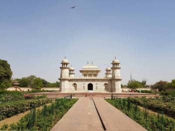 Same Day Taj Mahal Tour By Gatimaan Train