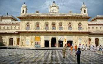 Ayodhya Prayagraj Varanasi 4n 5d