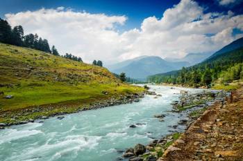 Happiness Returns Srinagar, Pahalgam with Gulamrg excursion Super Deluxe Package for 5 days