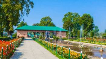 Srinagar, Pahalgam with Gulmarg excursion 3 star Deluxe Package for 5 days
