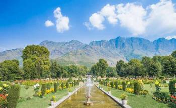Srinagar Deluxe Package for 4 days with day Excursion to Gulmarg and Pahalgam