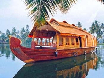 Munnar-thekkady-kumarakom (Alleppey Backwaters) other Holidays | Tour Packages from Bengaluru