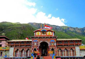 Chardham yatra by Tempoo Travller