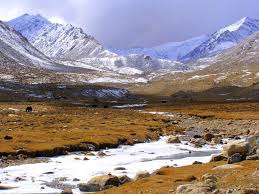 Srinagar- Gulmarg- Kargil- Lamayuru Moonland-sangam River- Nubra Valley- Pangong Lake Tour