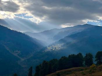 9D Kashmir Tour - Srinagar - Gulmarg - Pahalgam - Sonamarg - Offbeat Alpine Valleys