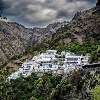 Kashmir Diaries With Vaishno Devi Temple Tour 8 Days - 7 Nights