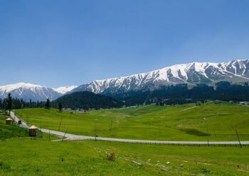4 Nights/ 5 days in Kashmir Tour