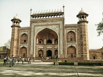 One Day Taj Sunrise Tour From Delhi