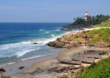 Kerala Tour Package With Munnar-Alleppey-Kovalam 4 Night And 5 Days