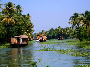 8D Munnar - Thekkady - Alleppey - Kovalam - Kanyakumari Tour