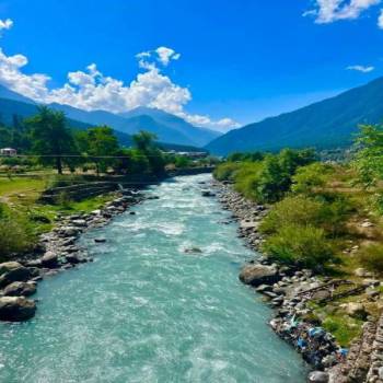 Deluxe Kashmir Tour Package For 4 Nights 5 Days