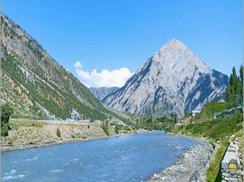 Family trip to Gurez valley. Kashmir