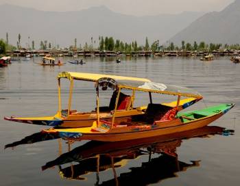 4 Night - 5 Days Honeymoon Kashmir Package