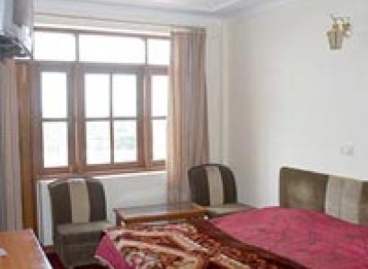 Budget hotel in Dhanaulti Tour