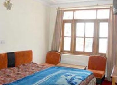 Budget hotel in Dhanaulti Tour