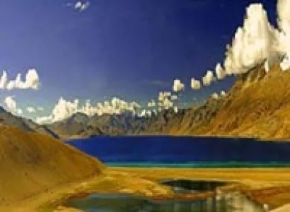Lakes and Passes with Nubra Valley Tour