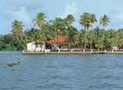 Kumarakom Backwaters & Alleppey Houseboat Tour Package 