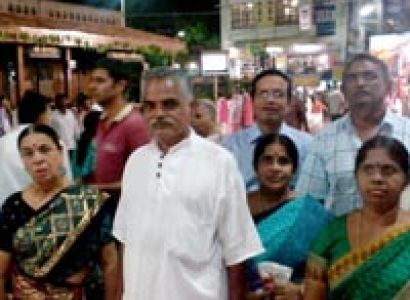 Devotees in front of Sree Chavadi