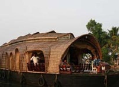 Munnar - Thekkady - Alappuzha Tour