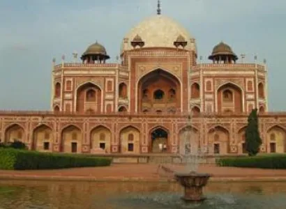 Taj, Temple & Ganges Tour