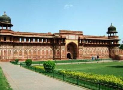 Weekend Breaks -agra & Sikri Tour