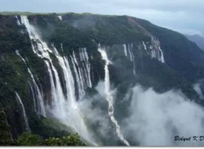 1 NIGHT 2 DAYS CHERRAPUNJEE & KRANG SHURI TOUR