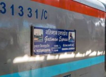 Taj Mahal Day Trip by Gatimaan Express Train from Delhi Return by Private cab.