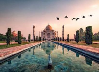 Taj Mahal Day Trip by Gatimaan Express Train from Delhi Return by Private cab.