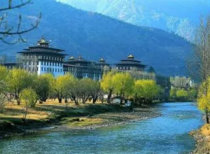 NJP To Bhutan Phuentsholing / Thimpu / Paro / Punakha Tour