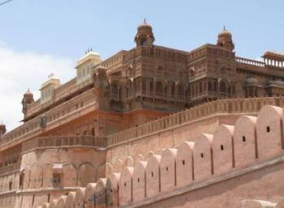 Forts, Palaces and Sand dunes for 4 adults