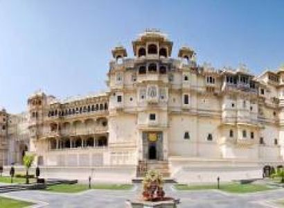 Forts, Palaces and Sand dunes for 4 adults