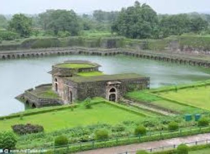 04 Nights/ 05 Days Ujjain + Omkareshwar + Maheshwar + Mandu Tour Package.