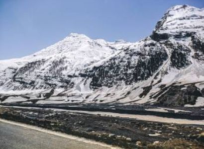 Manali Atal Tunnel Koksar Sissu  Rohtang Pass Tour Package